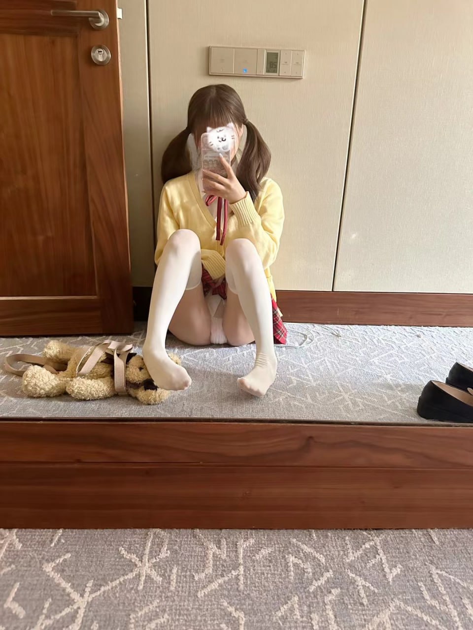 可爱清纯萝莉嫩妹子大尺度私拍收费套图视频