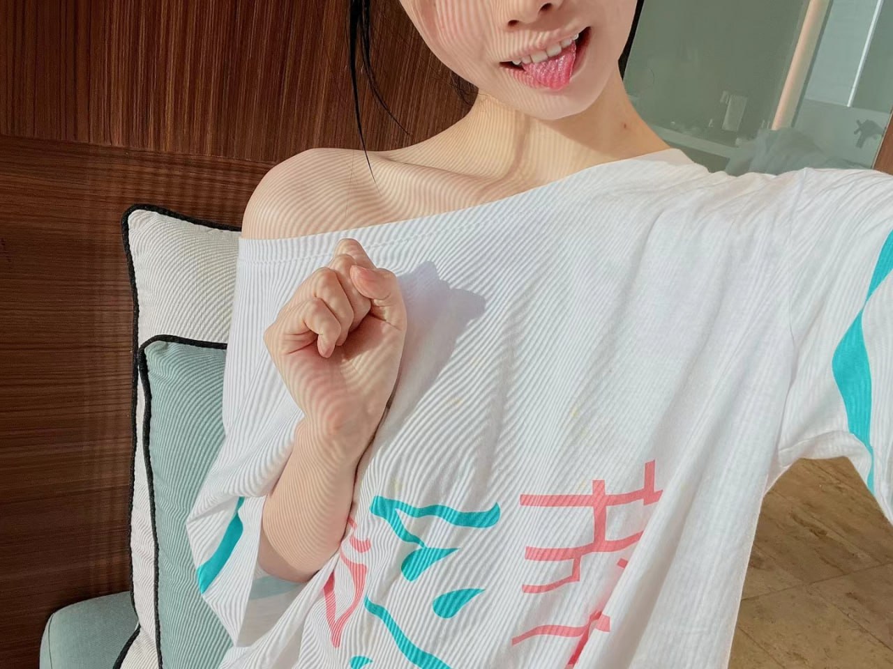 可爱清纯萝莉嫩妹子大尺度私拍收费套图视频