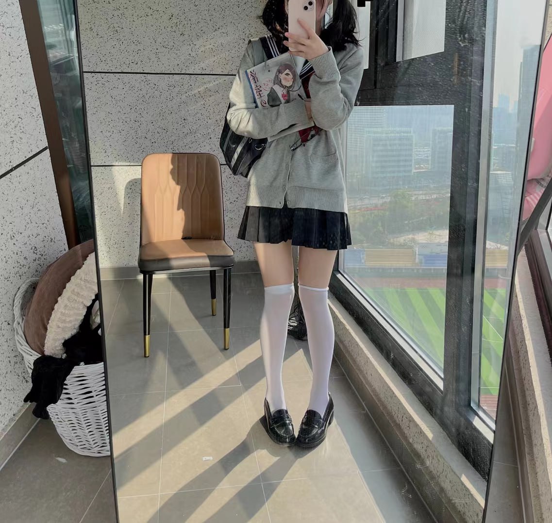 可爱清纯萝莉嫩妹子大尺度私拍收费套图视频