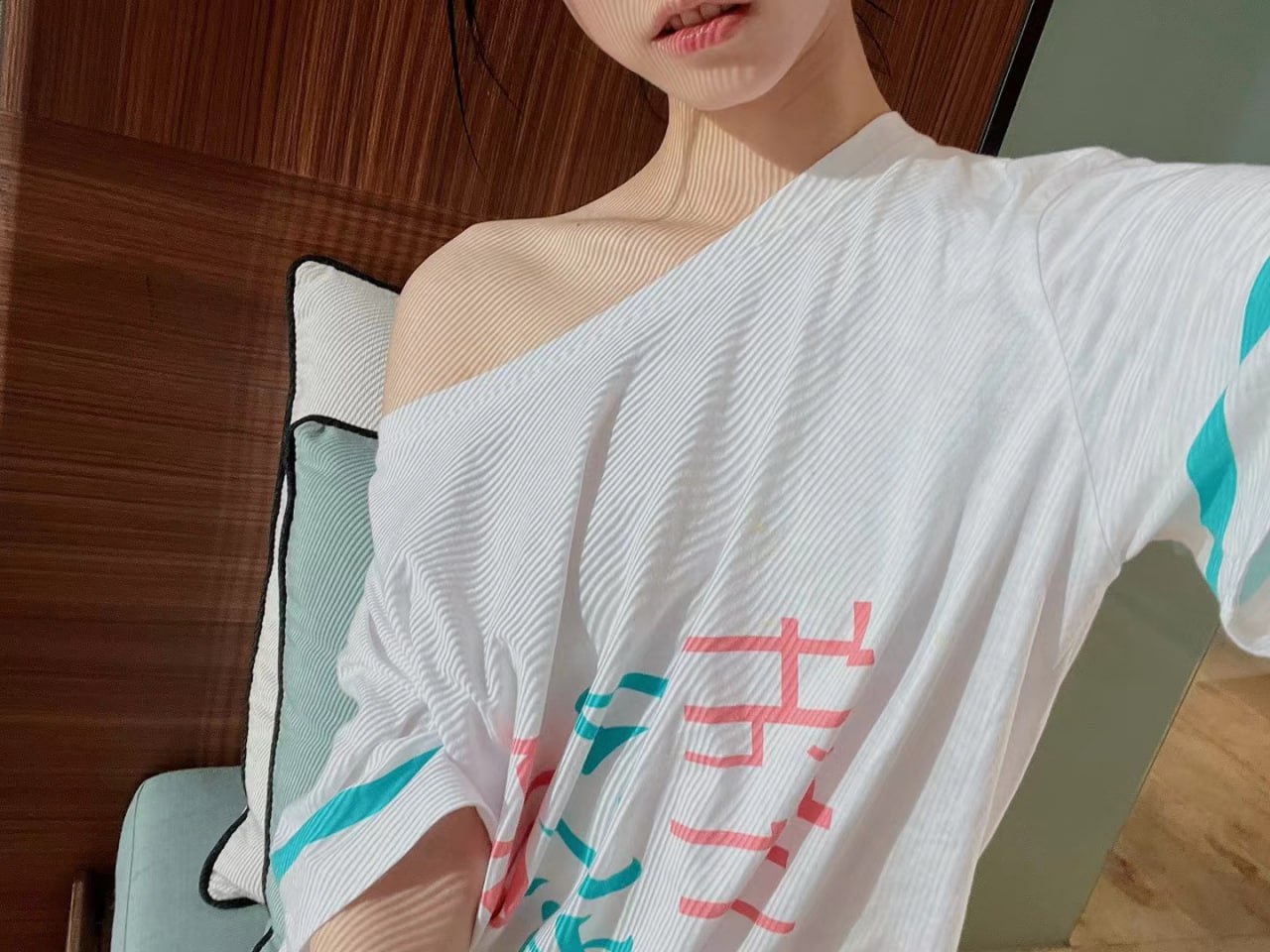 可爱清纯萝莉嫩妹子大尺度私拍收费套图视频