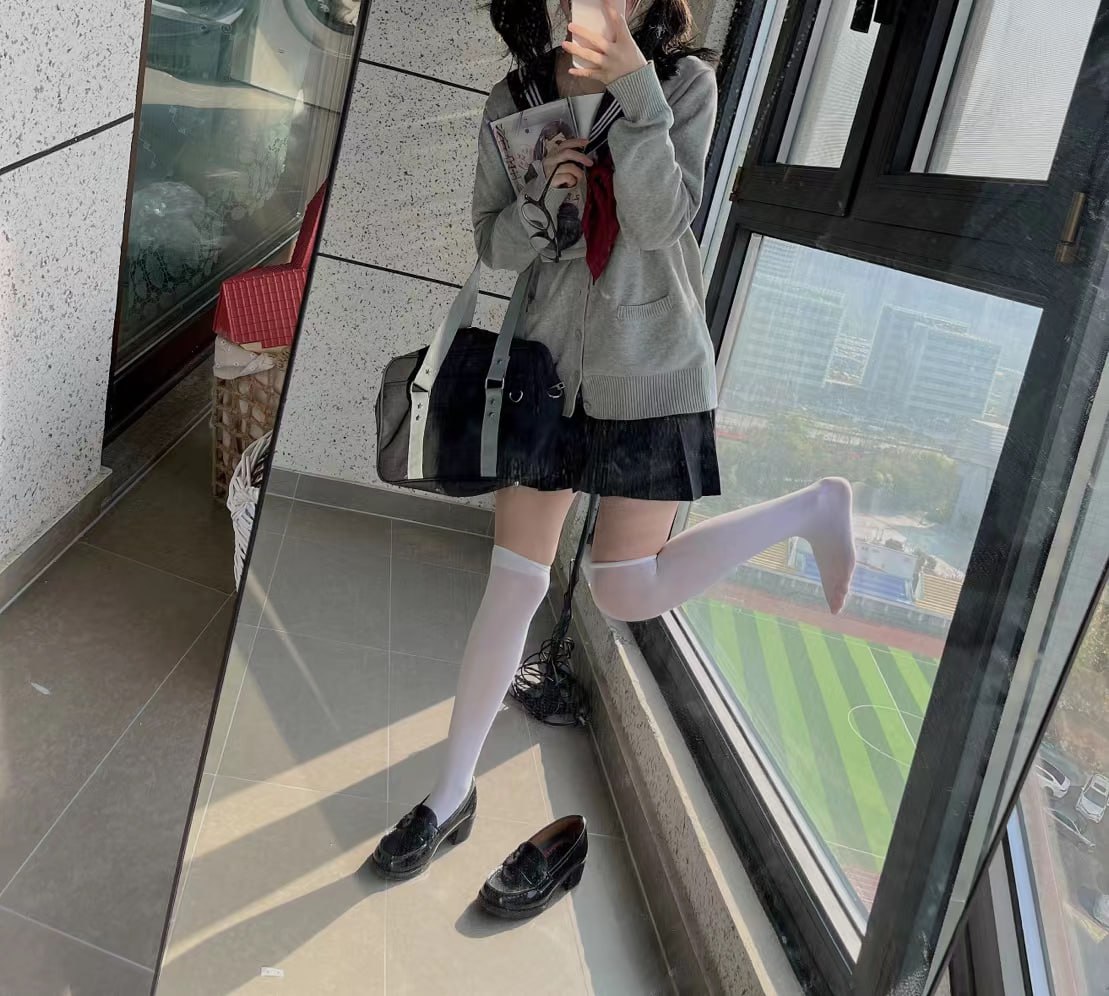 可爱清纯萝莉嫩妹子大尺度私拍收费套图视频