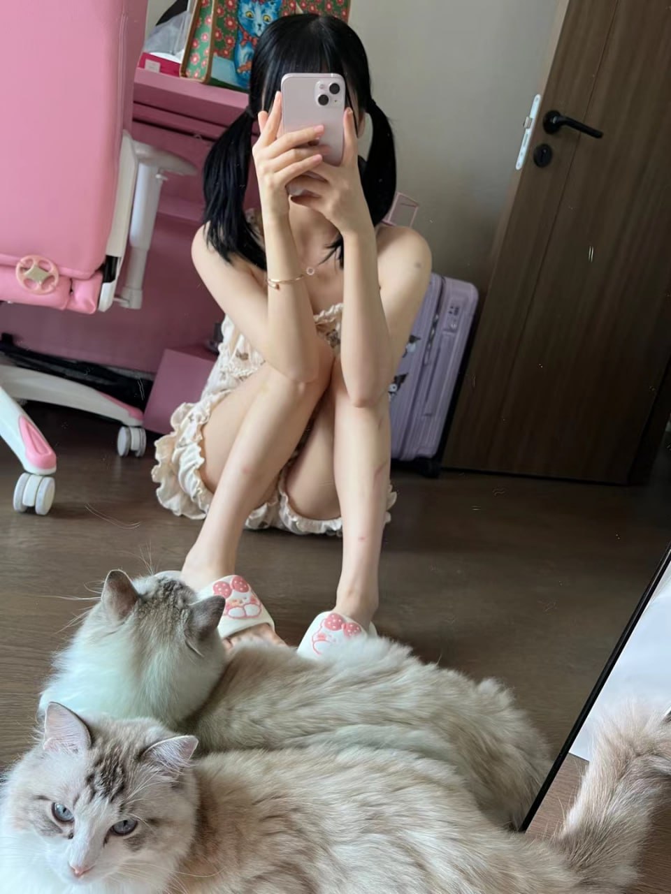 可爱清纯萝莉嫩妹子大尺度私拍收费套图视频