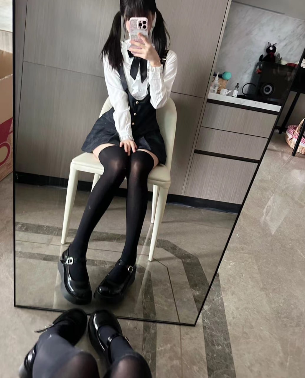 可爱清纯萝莉嫩妹子大尺度私拍收费套图视频