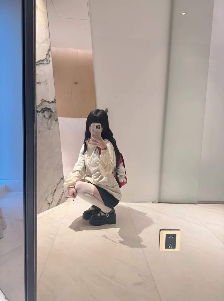 可爱清纯萝莉嫩妹子大尺度私拍收费套图视频