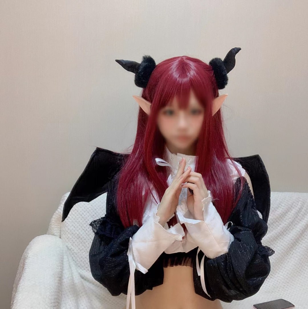 可爱清纯萝莉嫩妹子大尺度私拍收费套图视频