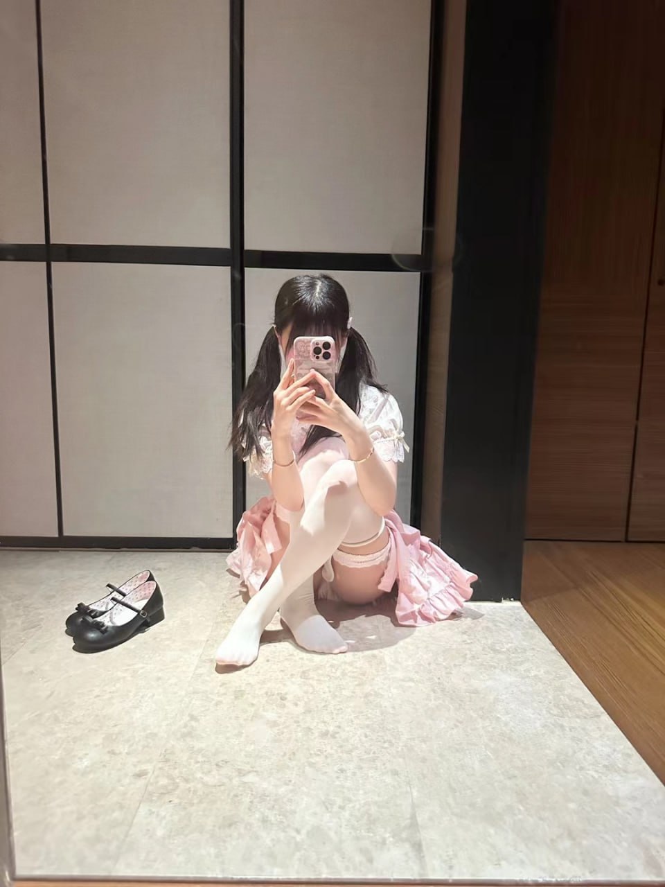 可爱清纯萝莉嫩妹子大尺度私拍收费套图视频