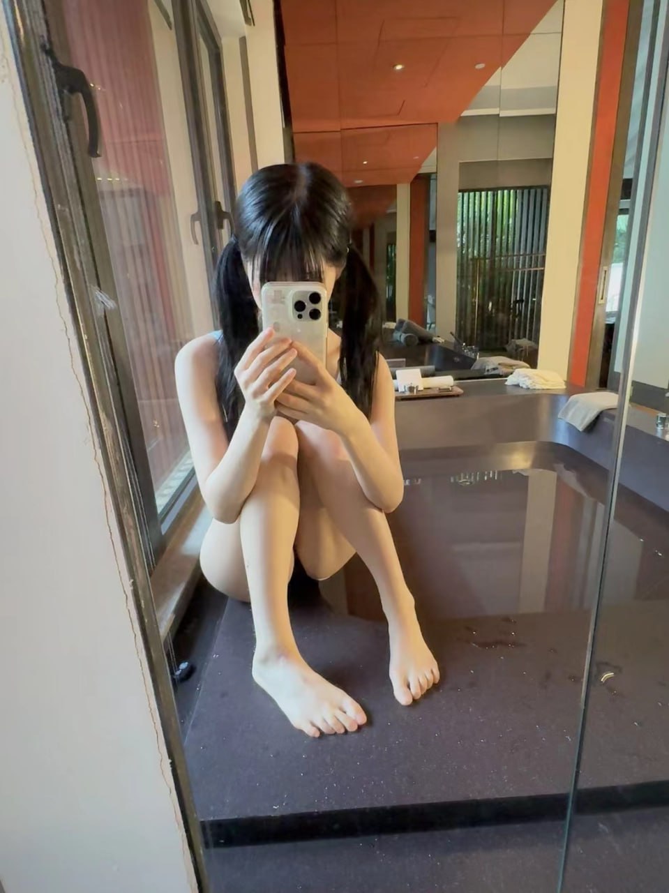 可爱清纯萝莉嫩妹子大尺度私拍收费套图视频