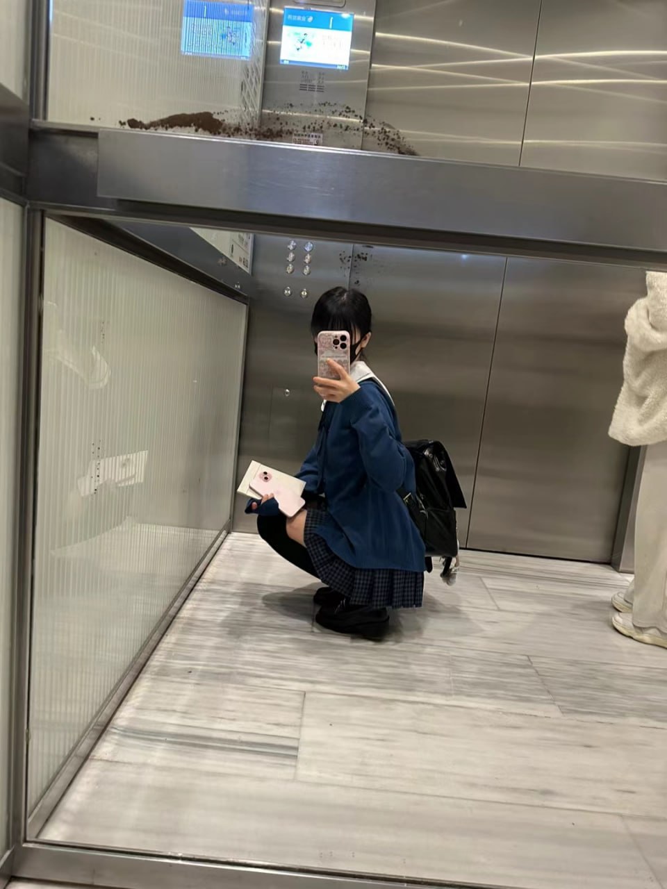 可爱清纯萝莉嫩妹子大尺度私拍收费套图视频