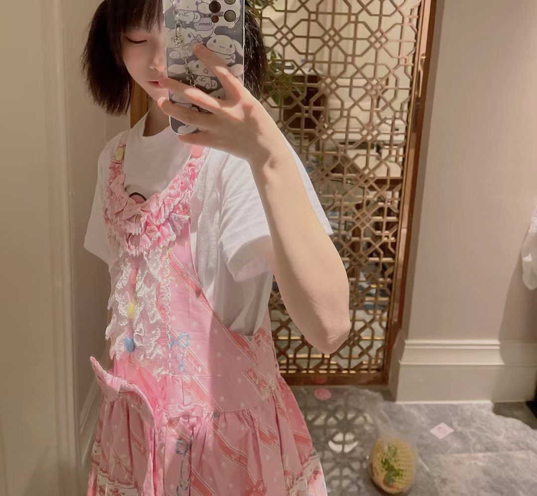 可爱清纯萝莉嫩妹子大尺度私拍收费套图视频