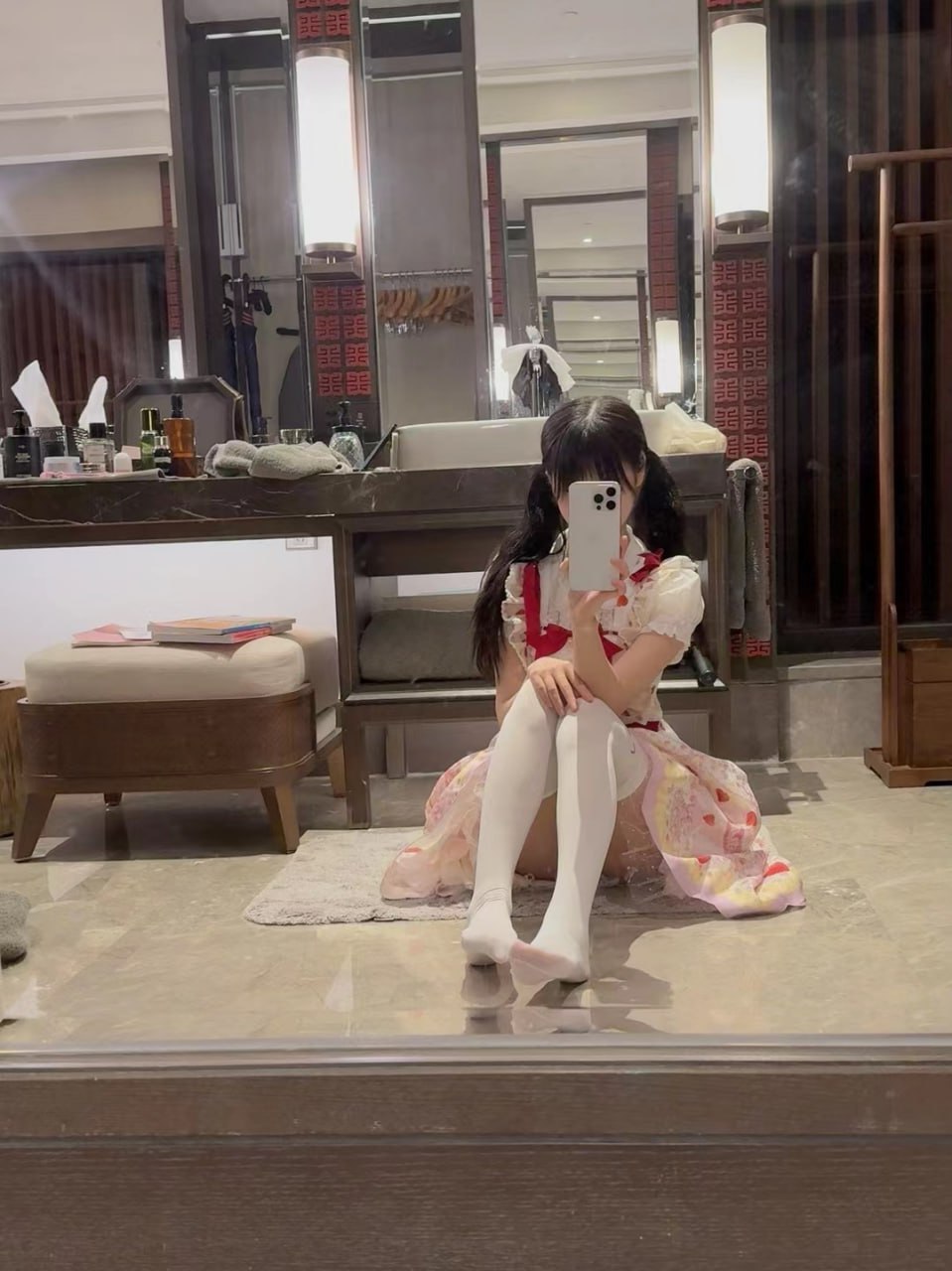 可爱清纯萝莉嫩妹子大尺度私拍收费套图视频