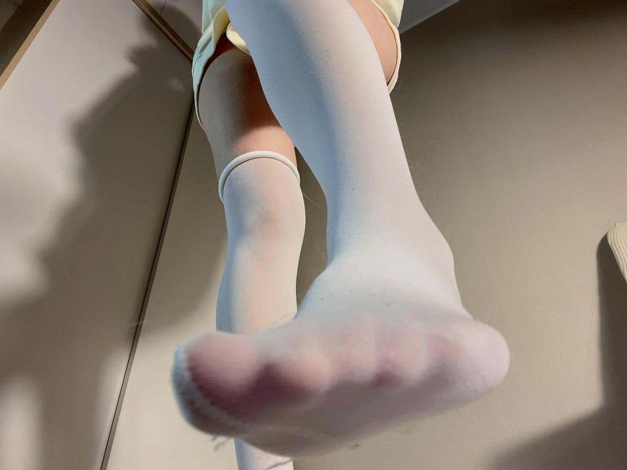 可爱清纯萝莉嫩妹子大尺度私拍收费套图视频