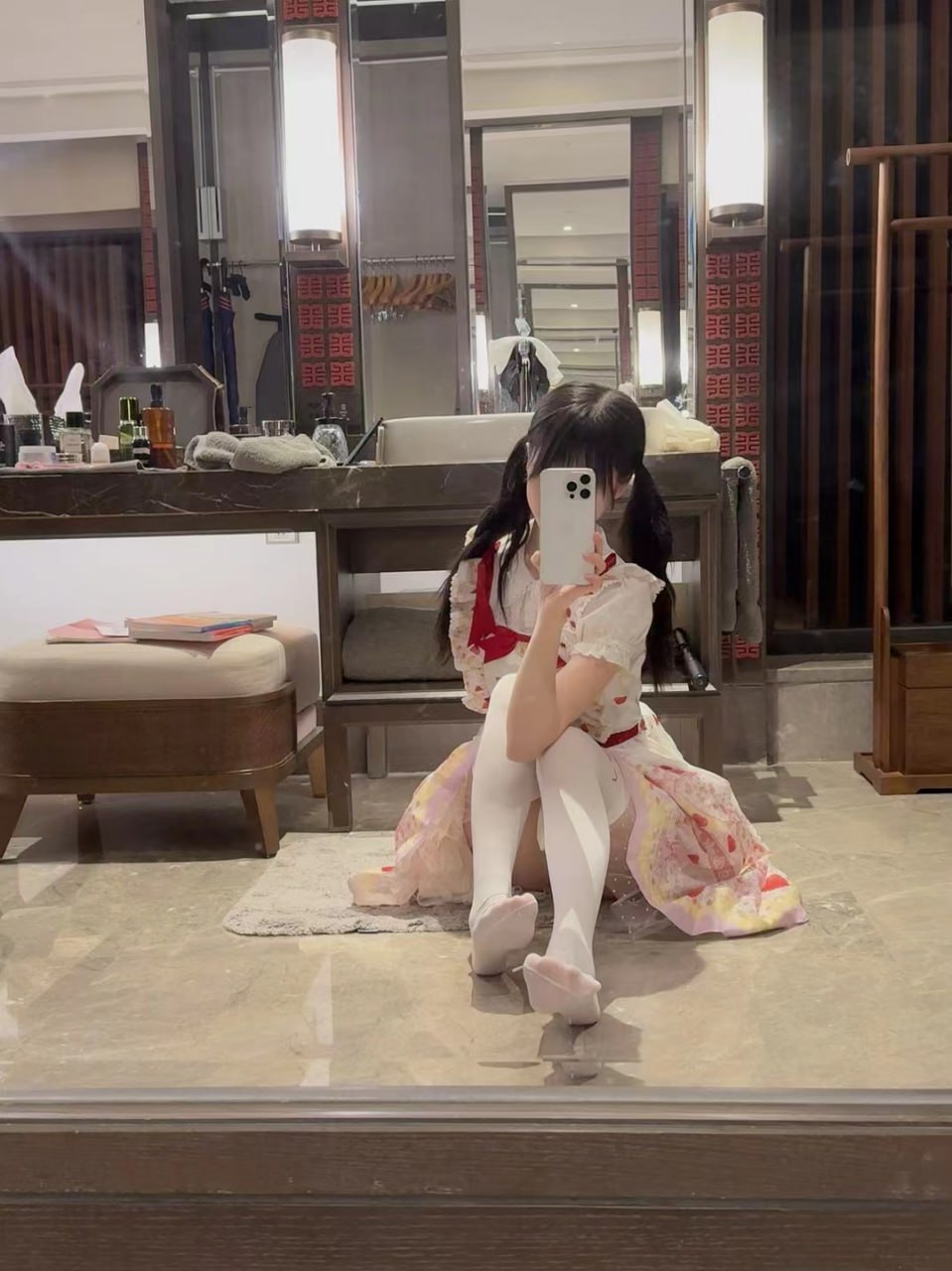 可爱清纯萝莉嫩妹子大尺度私拍收费套图视频