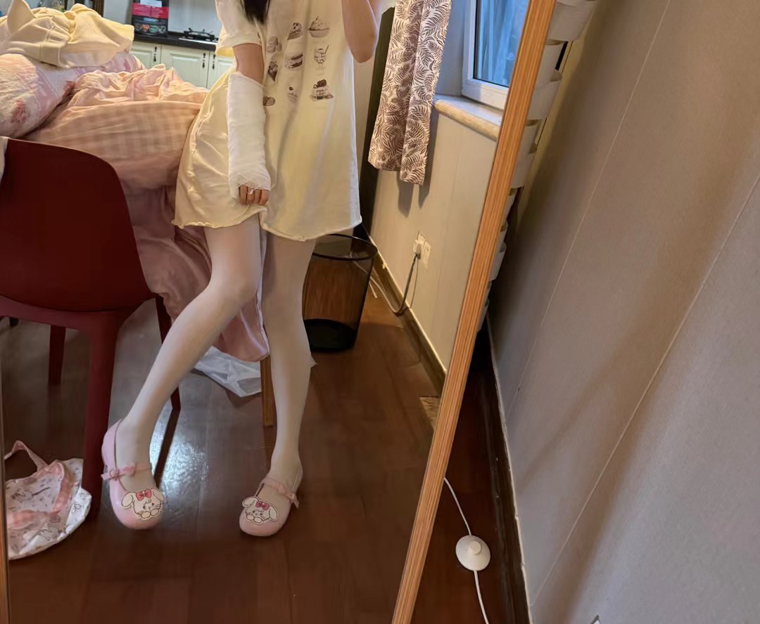 可爱清纯萝莉嫩妹子大尺度私拍收费套图视频