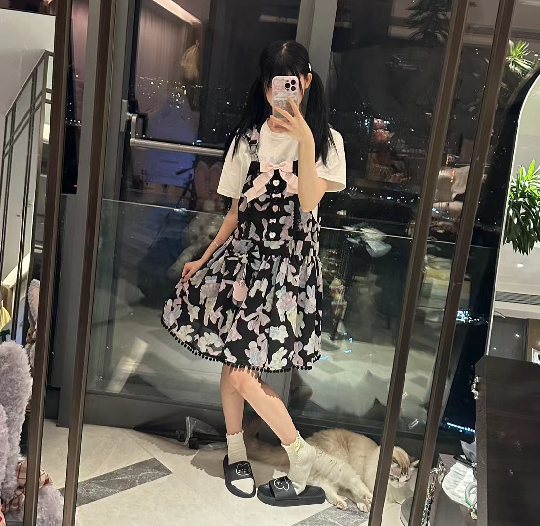 可爱清纯萝莉嫩妹子大尺度私拍收费套图视频