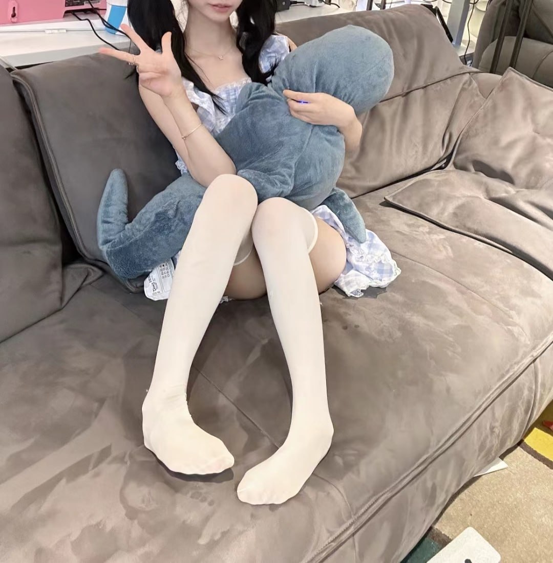 可爱清纯萝莉嫩妹子大尺度私拍收费套图视频