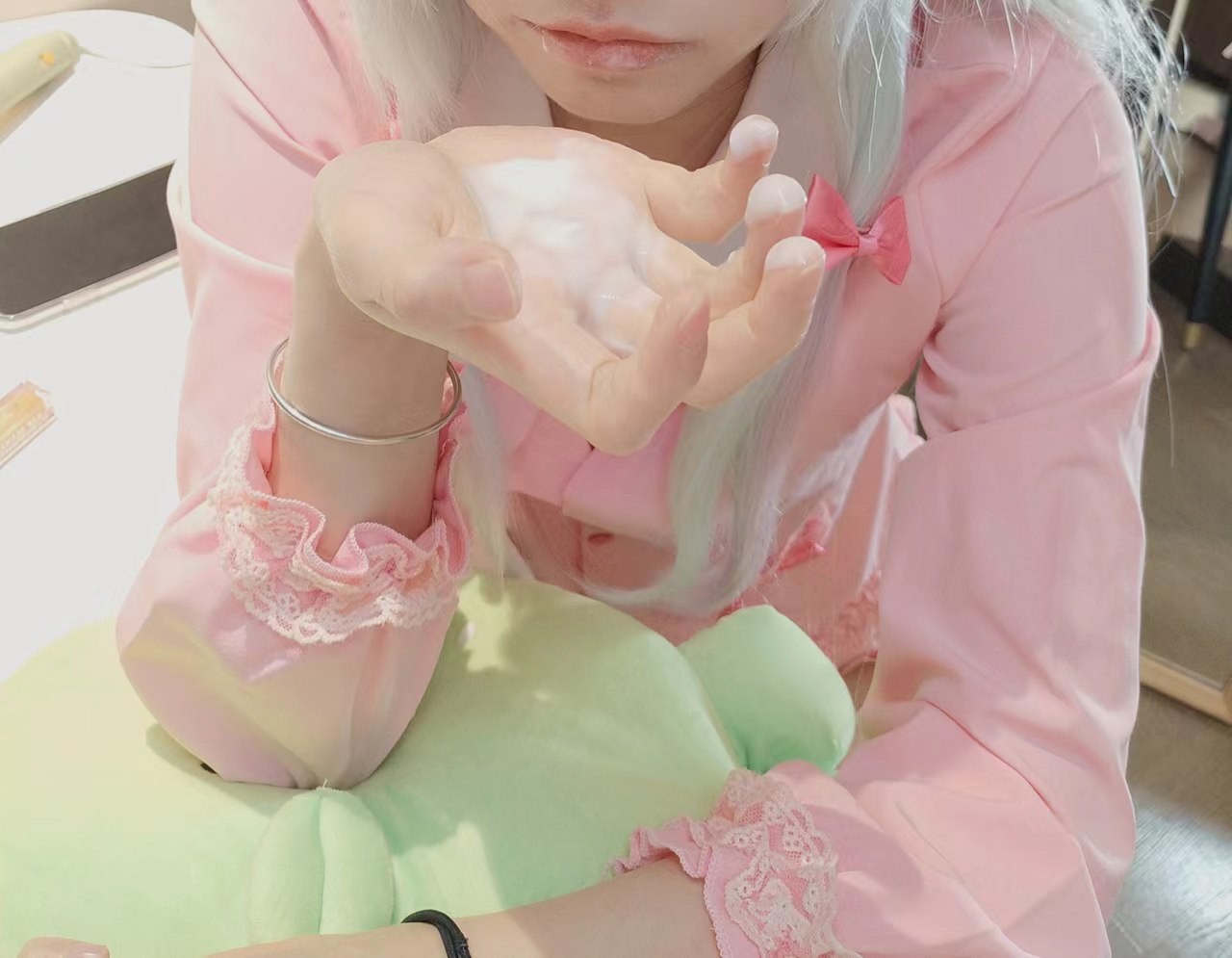 可爱清纯萝莉嫩妹子大尺度私拍收费套图视频