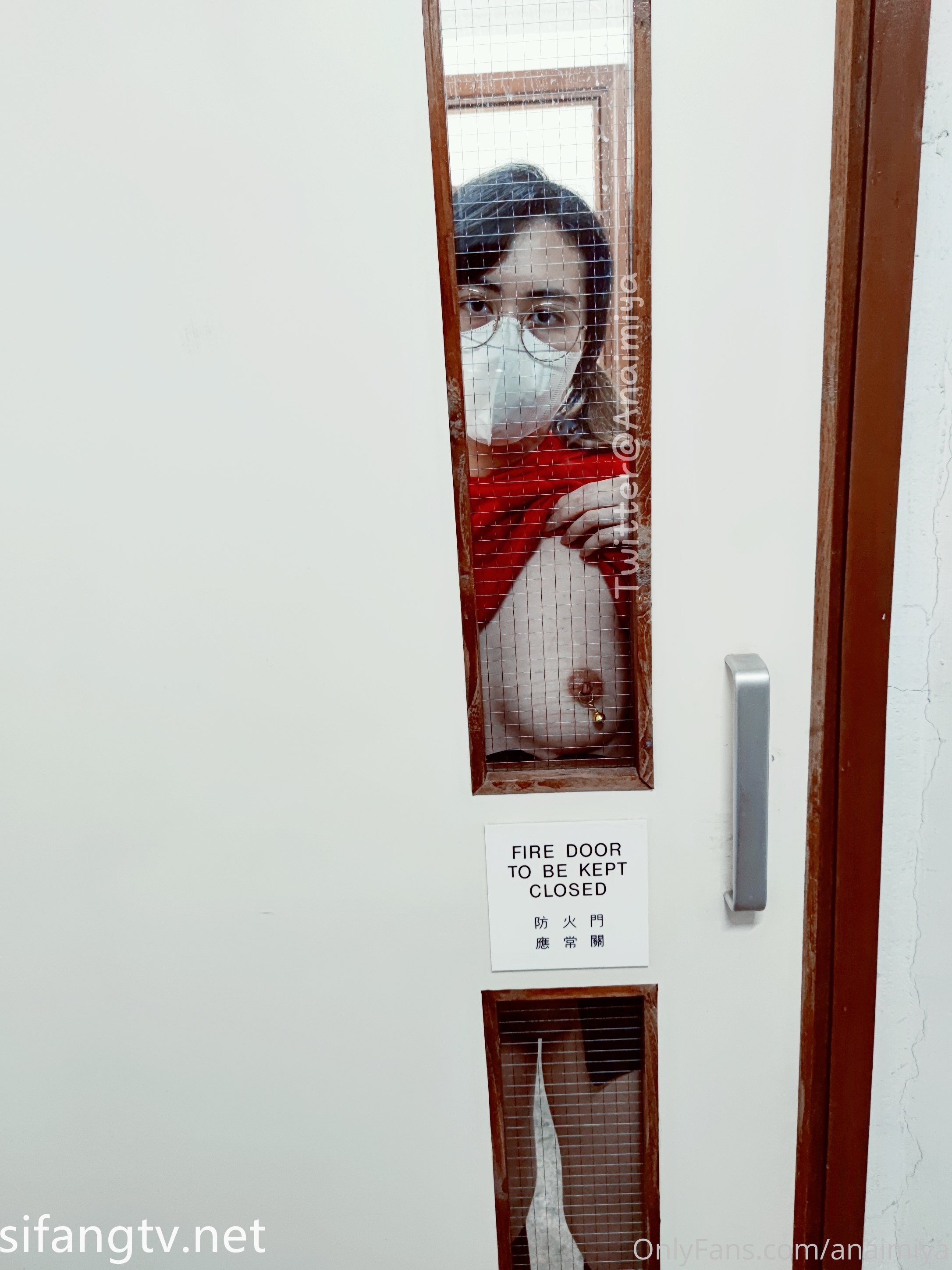 抖音、快手全网同名，极品网红福利姬【奶咪】未流出OF收费3部-户外露出