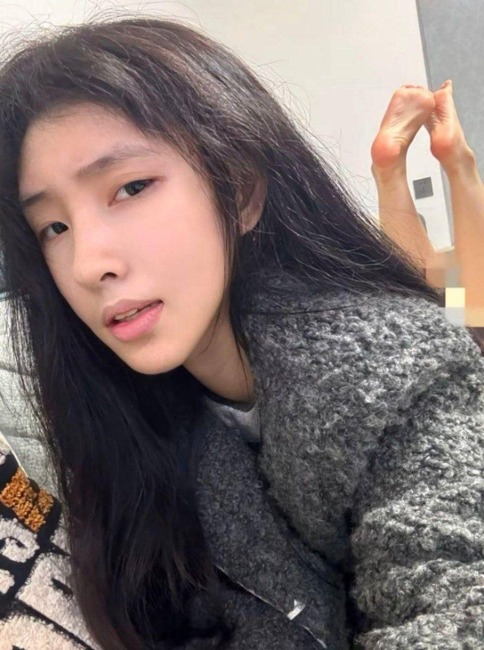 抖音12万粉丝的网红【张人o】自拍给金主的私密照片和视频被曝光泄密