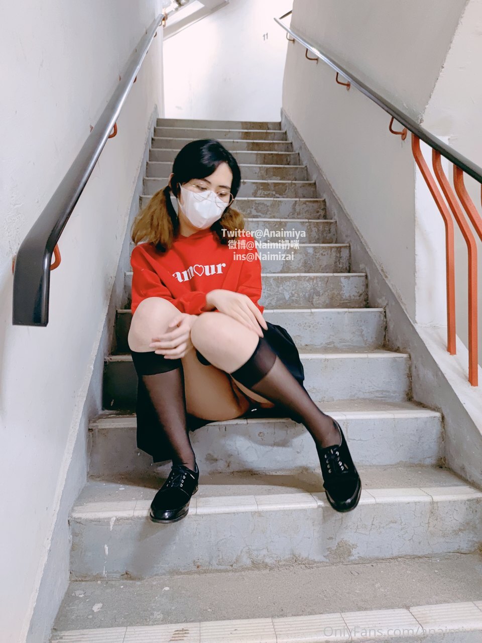 抖音快手全网同名，极品网红福利姬【奶咪】OF订阅收费2部- 楼道露出