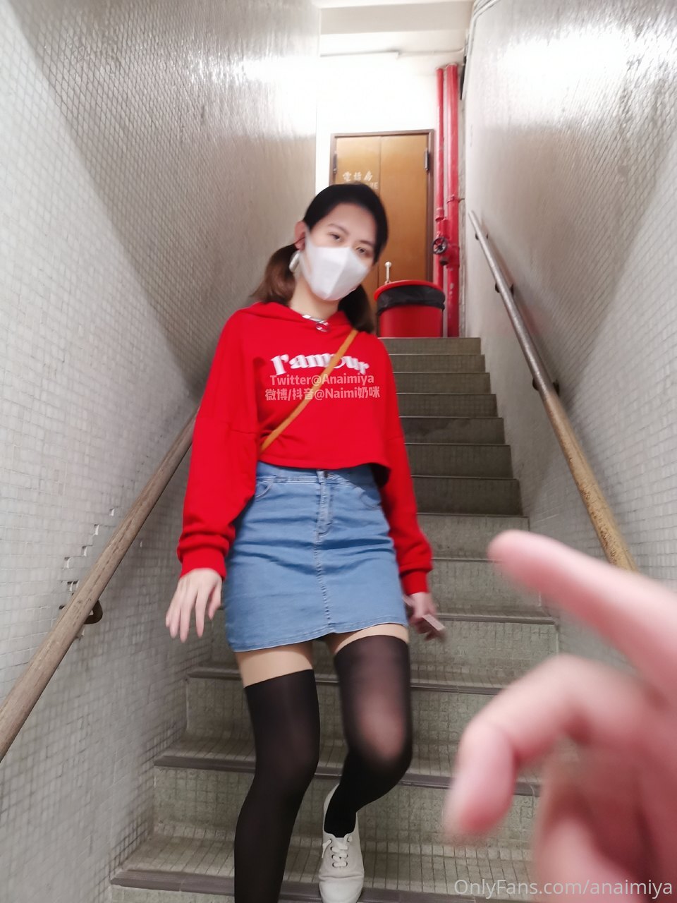 抖音快手全网同名，极品网红福利姬【奶咪】OF订阅收费2部- 楼道露出