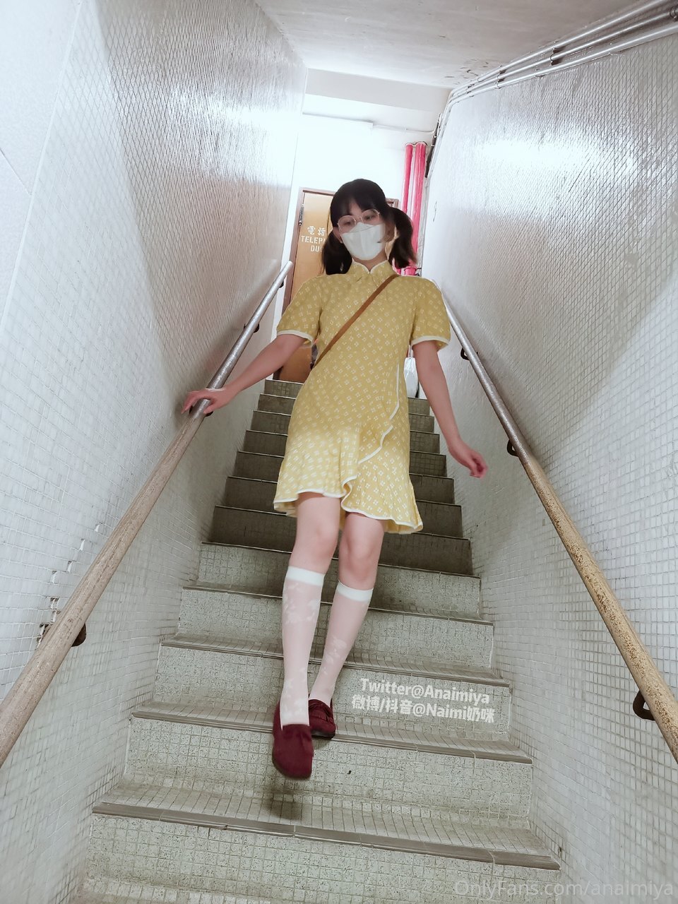 抖音快手全网同名，极品网红福利姬【奶咪】OF订阅收费2部- 楼道露出