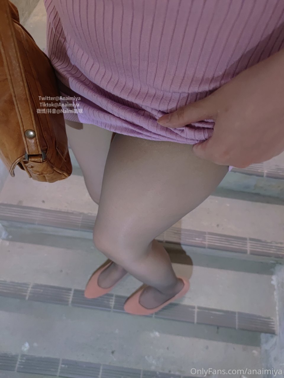 抖音快手全网同名，极品网红福利姬【奶咪】OF订阅收费2部- 楼道露出