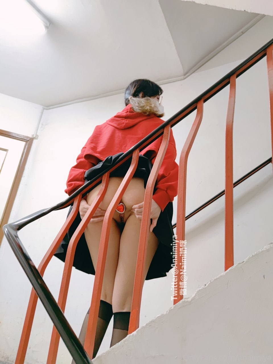 抖音快手全网同名，极品网红福利姬【奶咪】OF订阅收费2部- 楼道露出