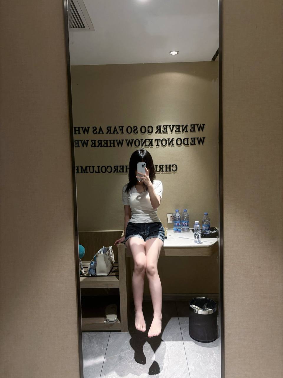 推特极品颜值身材的学生妹自拍，这奶子真不小，颜值高身材极品，简直人间极品