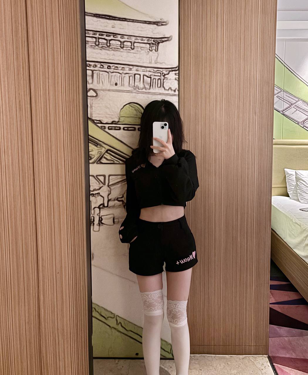 推特极品颜值身材的学生妹自拍，这奶子真不小，颜值高身材极品，简直人间极品