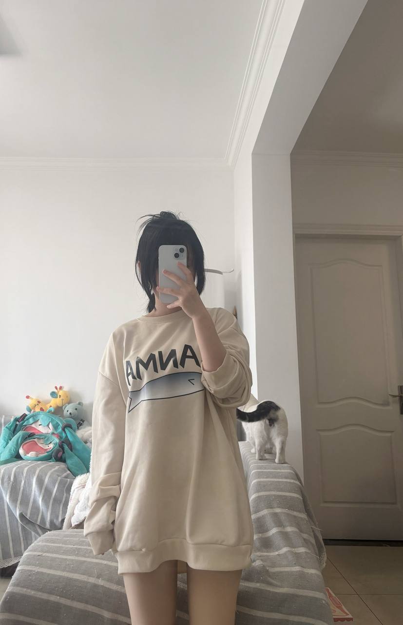 推特极品颜值身材的学生妹自拍，这奶子真不小，颜值高身材极品，简直人间极品