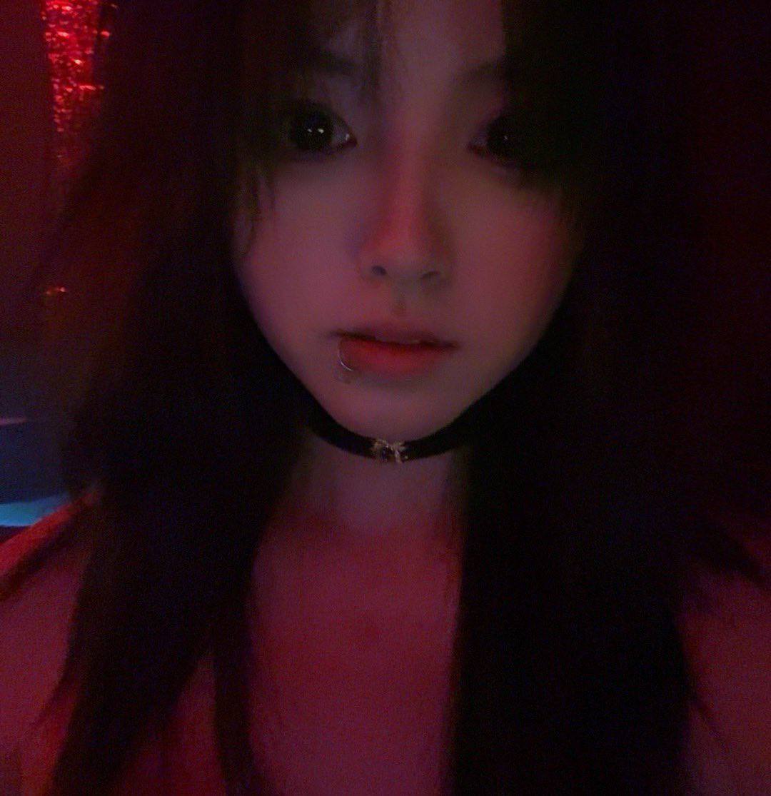 推特极品颜值身材的学生妹自拍，这奶子真不小，颜值高身材极品，简直人间极品