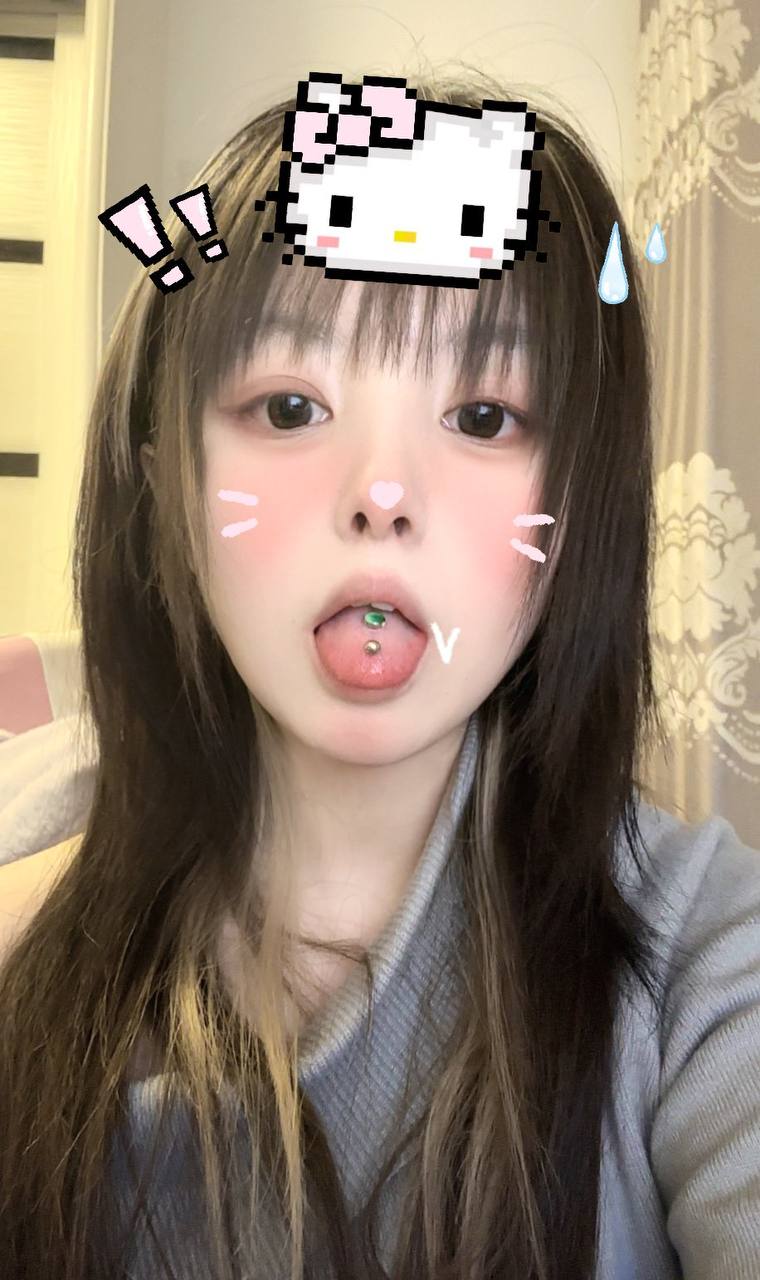 推特极品颜值身材的学生妹自拍，这奶子真不小，颜值高身材极品，简直人间极品