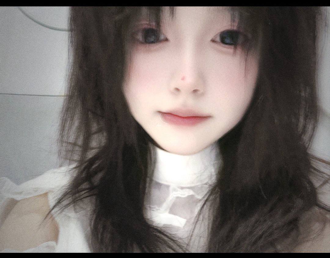 推特极品颜值身材的学生妹自拍，这奶子真不小，颜值高身材极品，简直人间极品