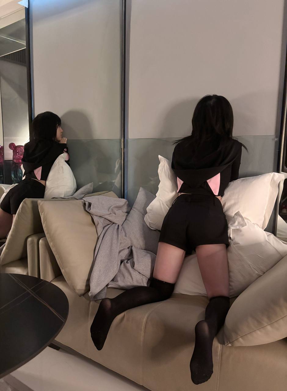 推特极品颜值身材的学生妹自拍，这奶子真不小，颜值高身材极品，简直人间极品