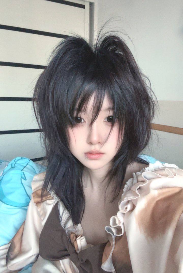 推特极品颜值身材的学生妹自拍，这奶子真不小，颜值高身材极品，简直人间极品