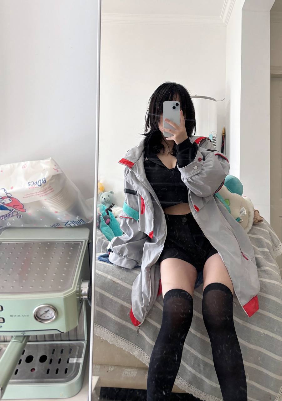 推特极品颜值身材的学生妹自拍，这奶子真不小，颜值高身材极品，简直人间极品