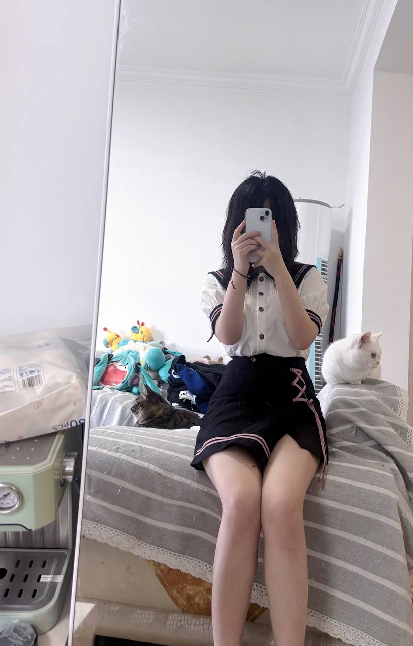 推特极品颜值身材的学生妹自拍，这奶子真不小，颜值高身材极品，简直人间极品