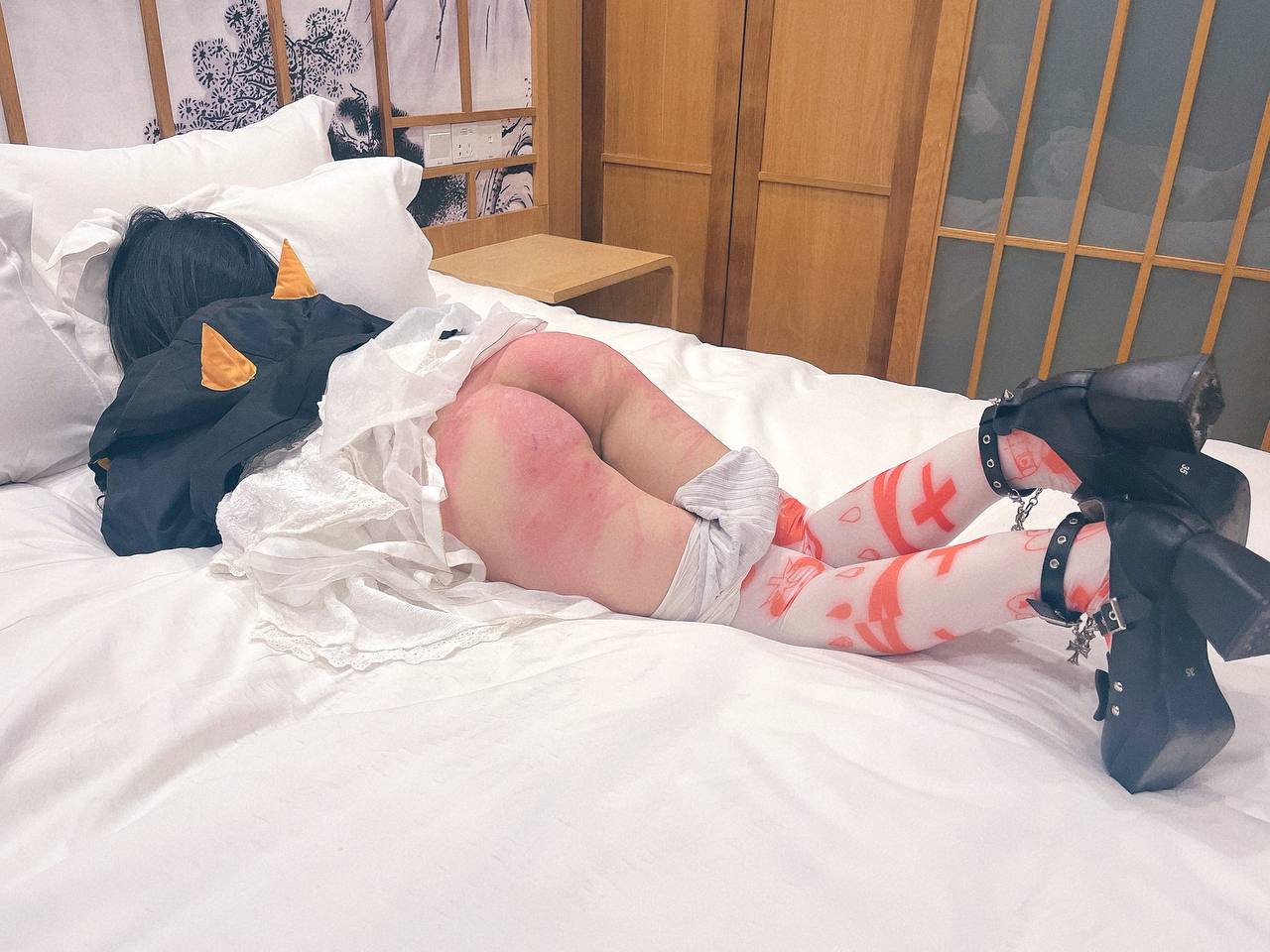 推特极品颜值身材的学生妹自拍，这奶子真不小，颜值高身材极品，简直人间极品