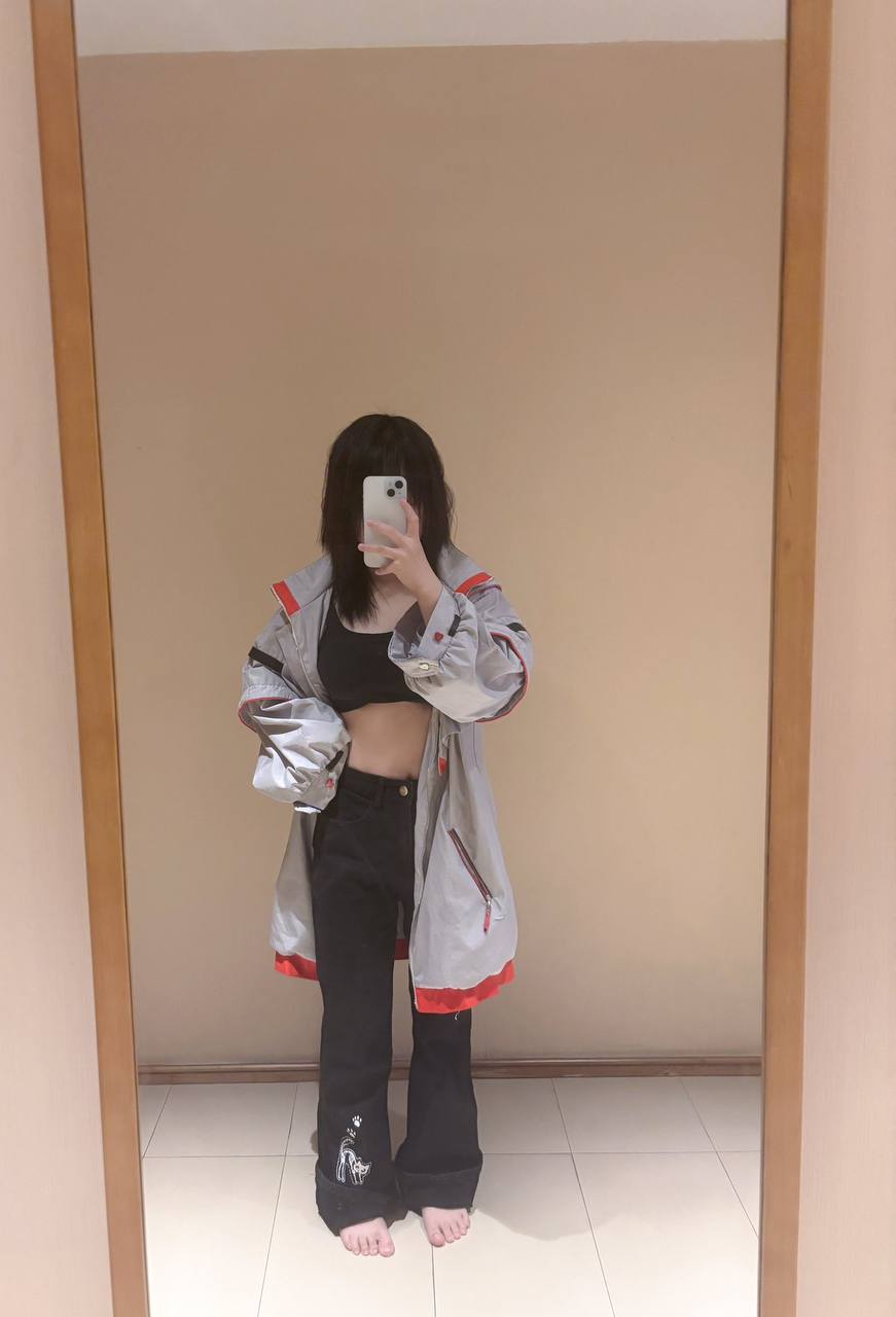 推特极品颜值身材的学生妹自拍，这奶子真不小，颜值高身材极品，简直人间极品