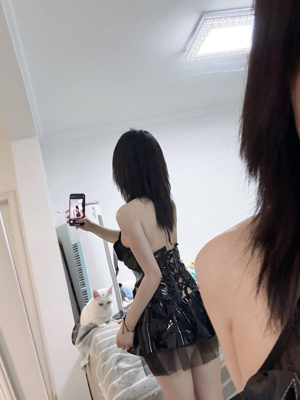 推特极品颜值身材的学生妹自拍，这奶子真不小，颜值高身材极品，简直人间极品