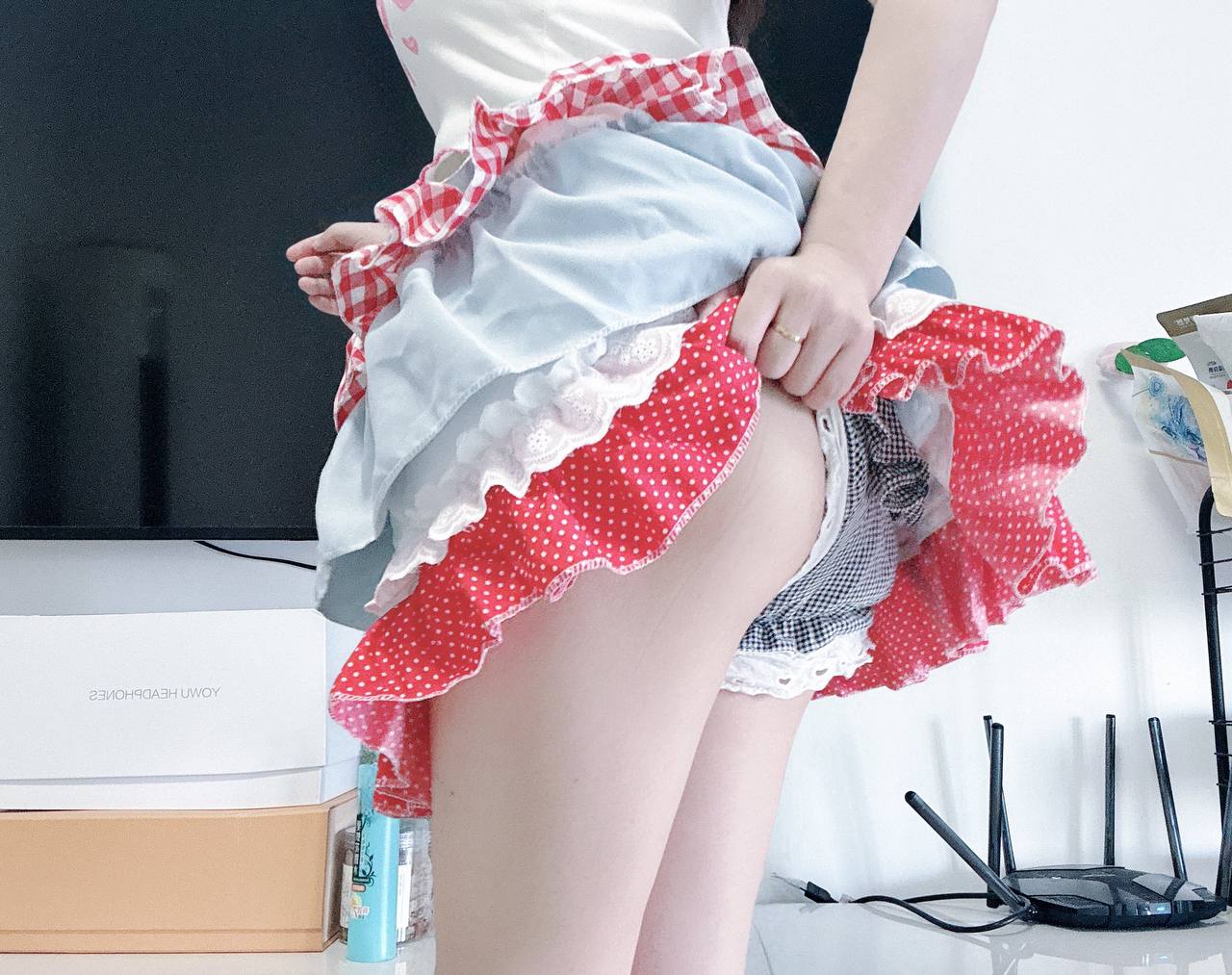 推特极品颜值身材的学生妹自拍，这奶子真不小，颜值高身材极品，简直人间极品