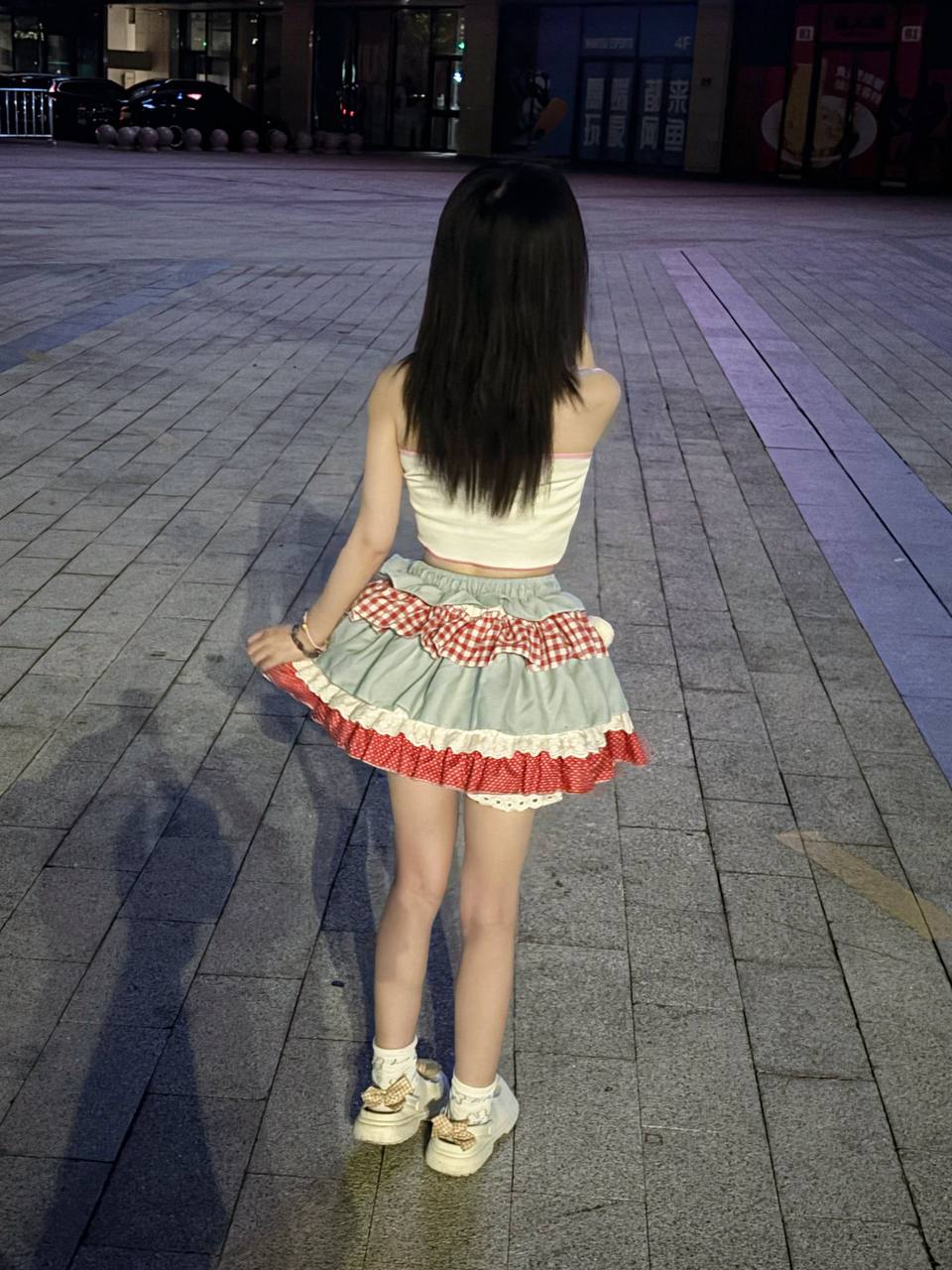 推特极品颜值身材的学生妹自拍，这奶子真不小，颜值高身材极品，简直人间极品