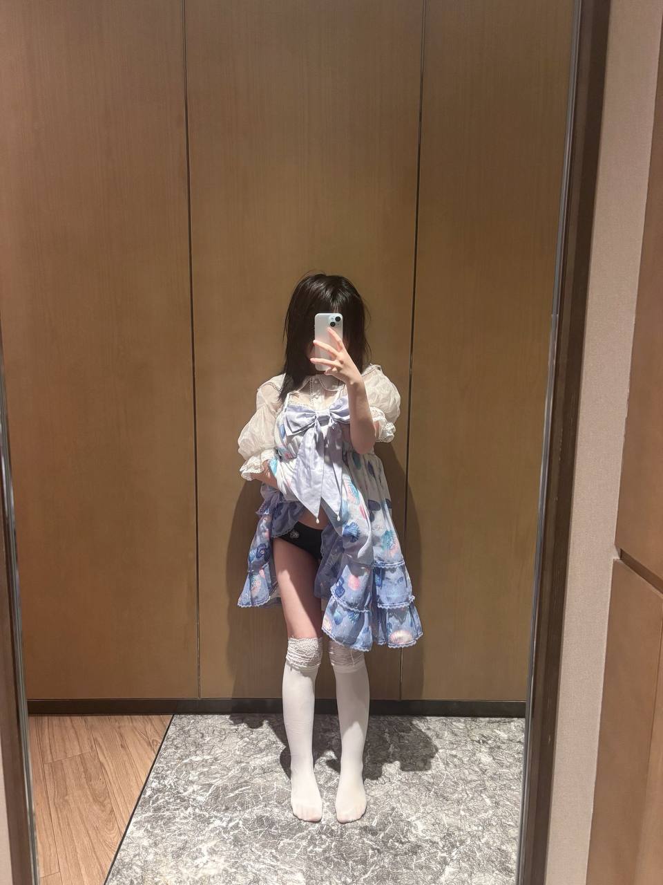 推特极品颜值身材的学生妹自拍，这奶子真不小，颜值高身材极品，简直人间极品