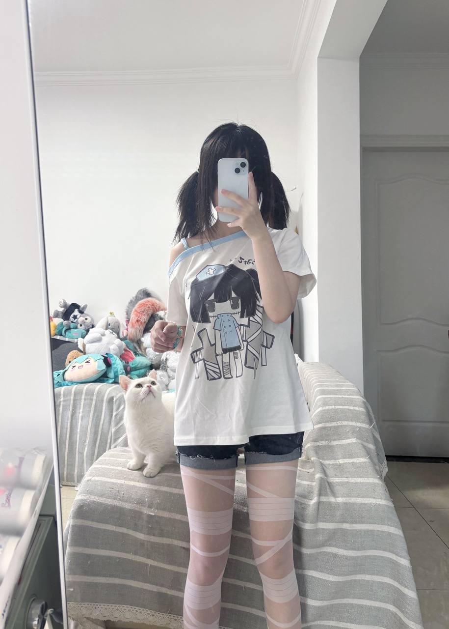 推特极品颜值身材的学生妹自拍，这奶子真不小，颜值高身材极品，简直人间极品