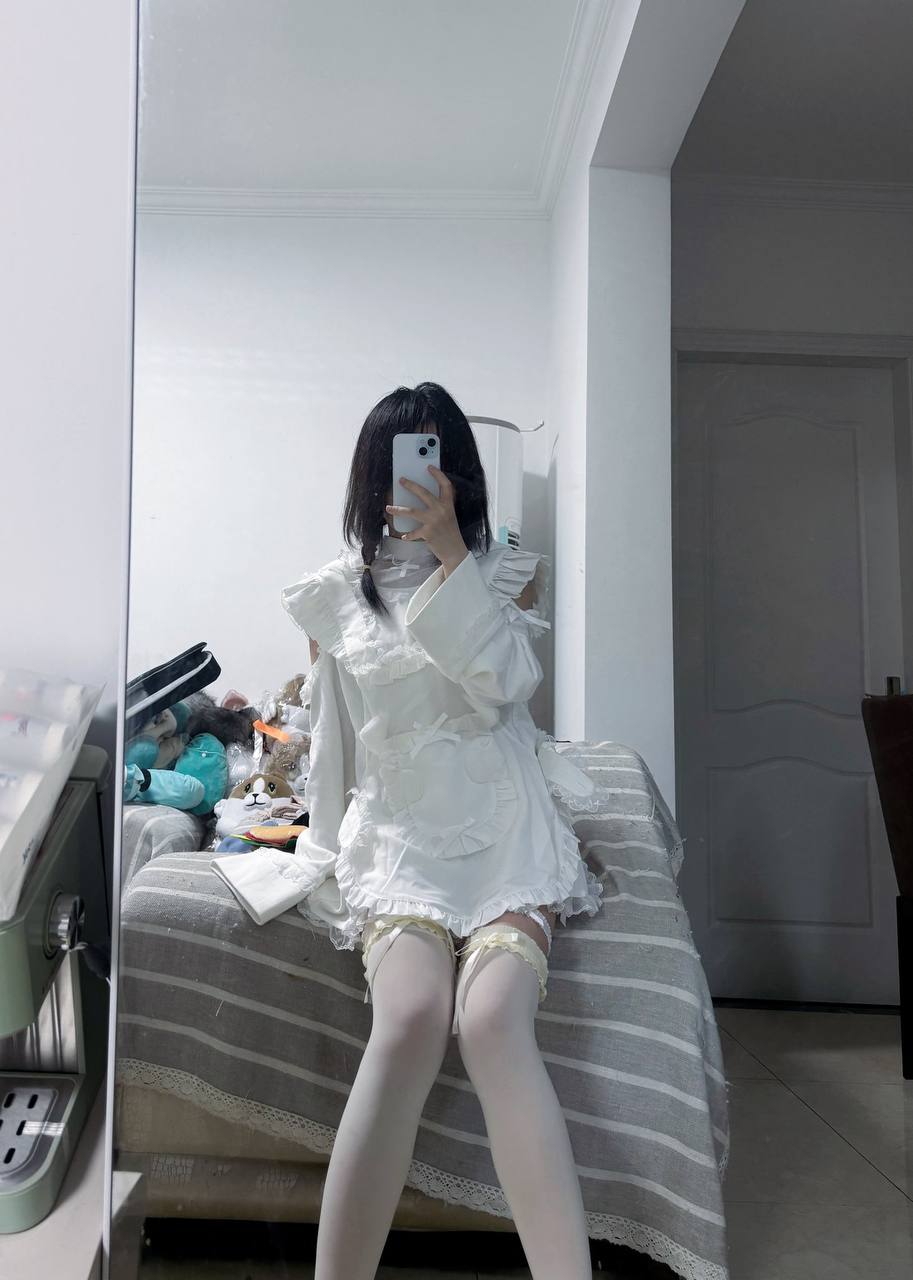 推特极品颜值身材的学生妹自拍，这奶子真不小，颜值高身材极品，简直人间极品