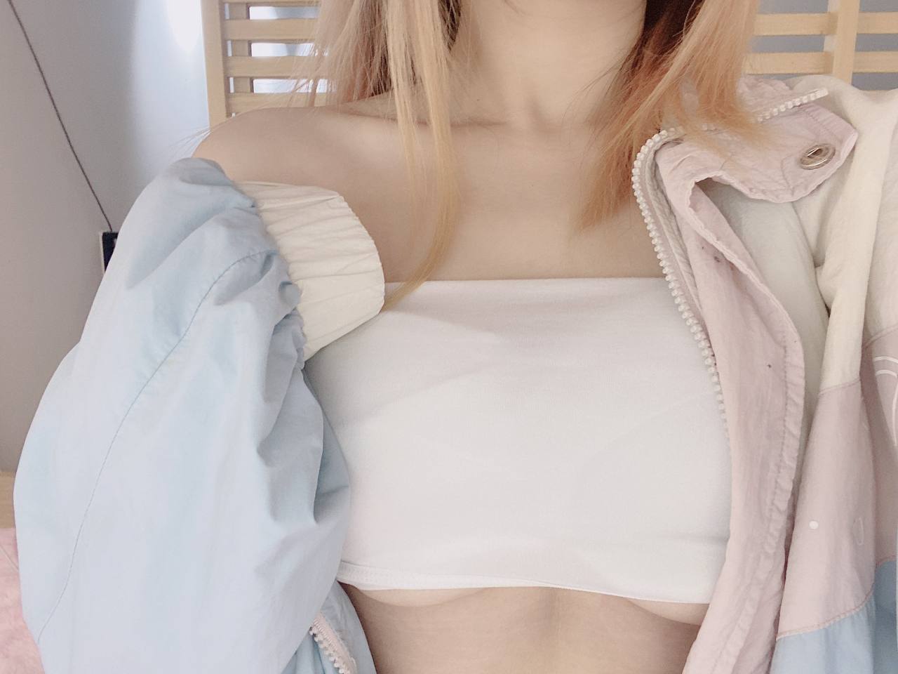 推特极品颜值身材的学生妹自拍，这奶子真不小，颜值高身材极品，简直人间极品