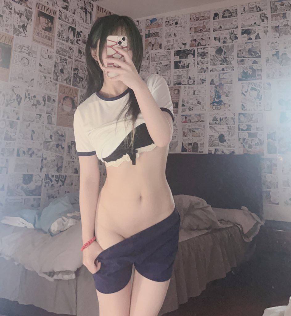 推特极品颜值身材的学生妹自拍，这奶子真不小，颜值高身材极品，简直人间极品