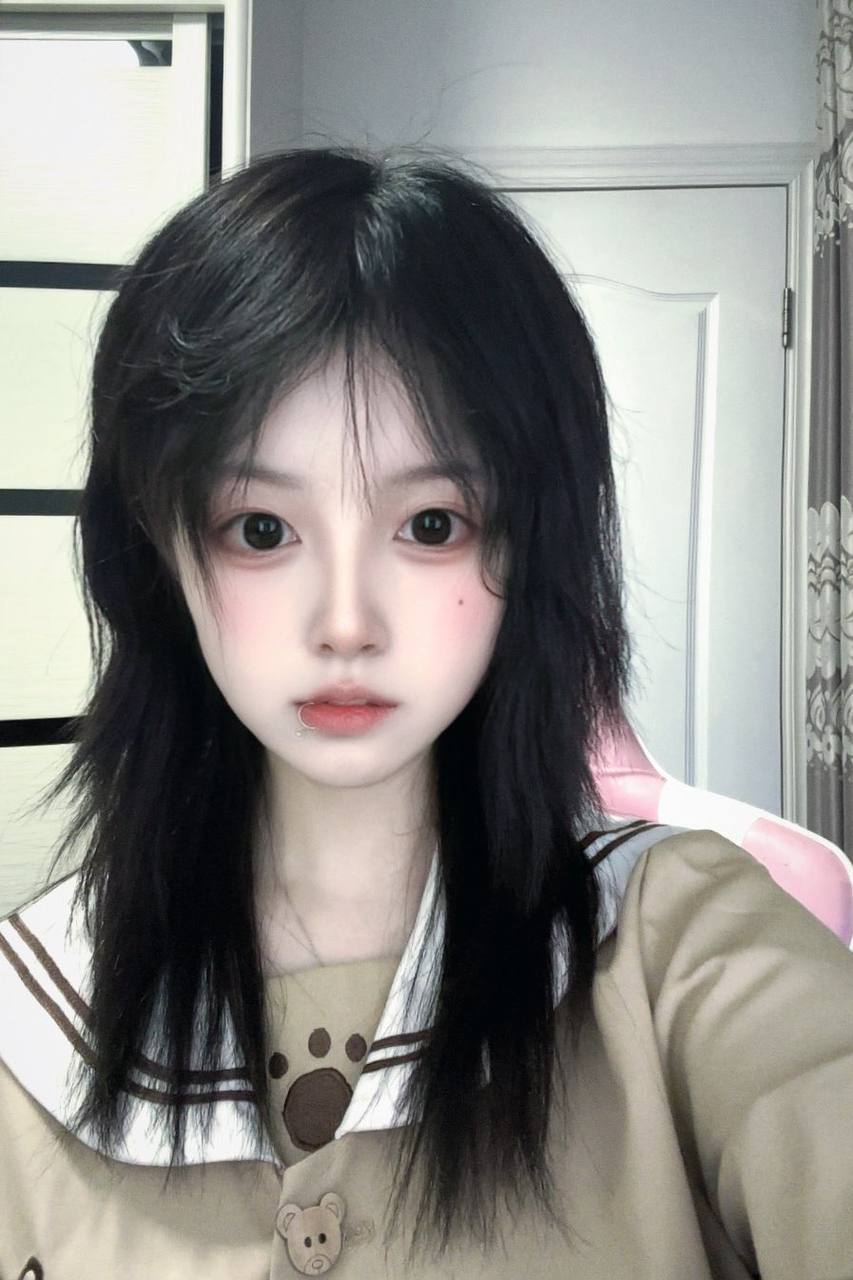 推特极品颜值身材的学生妹自拍，这奶子真不小，颜值高身材极品，简直人间极品