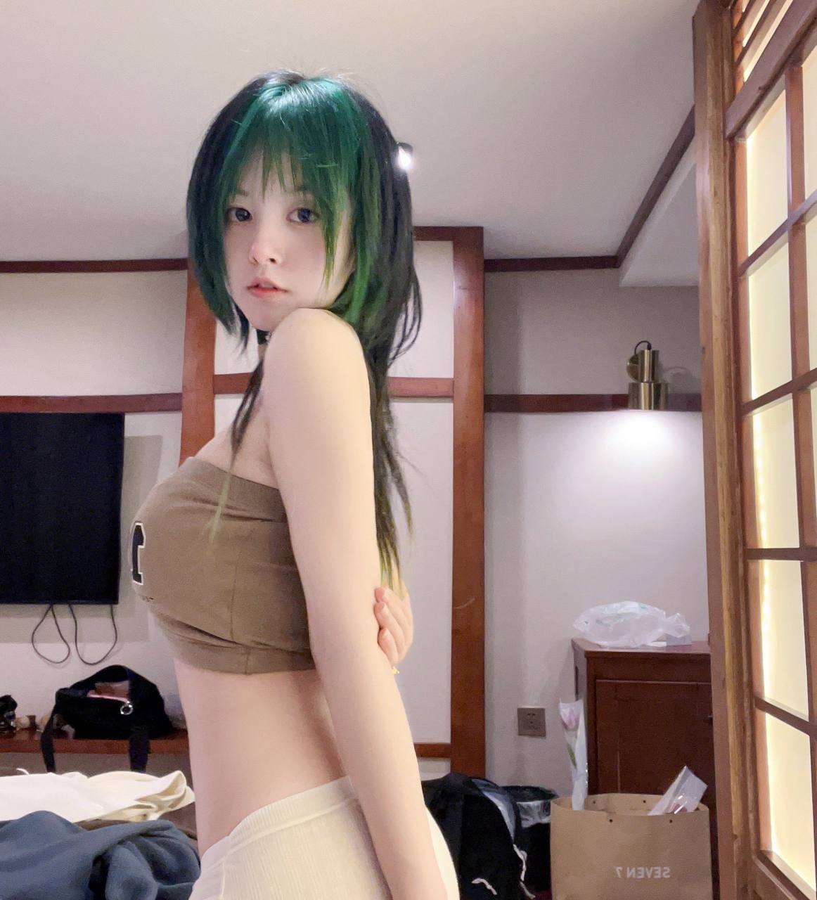 推特极品颜值身材的学生妹自拍，这奶子真不小，颜值高身材极品，简直人间极品