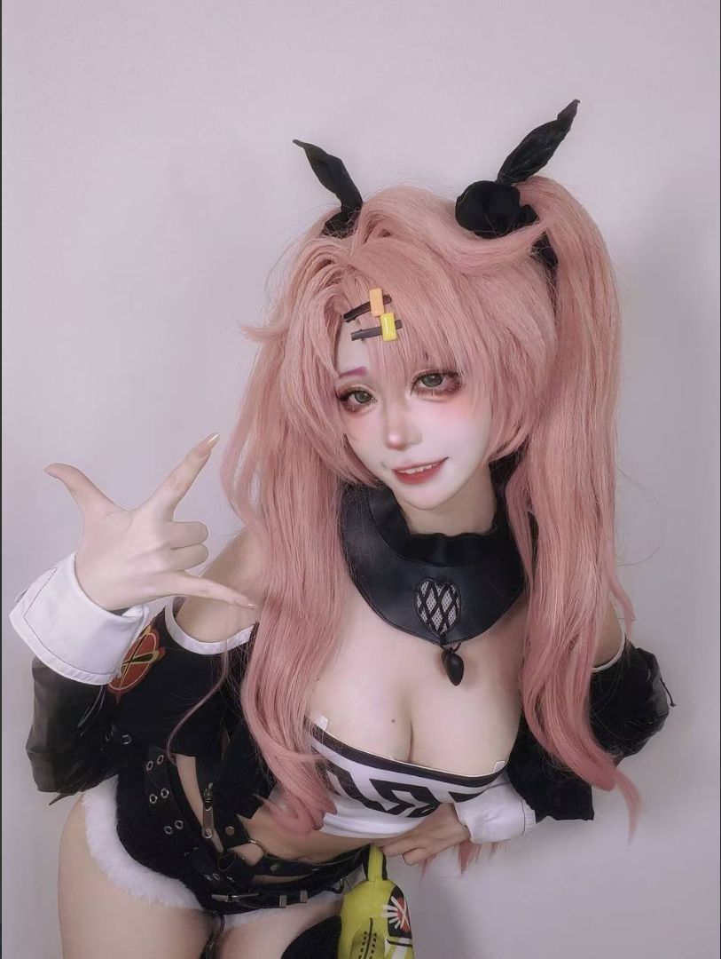 最新流出，极品超美御姐【虎皮折耳猫】门槛福利，口交性爱完美露脸，各种姿势被金主猛草，边肏边喷